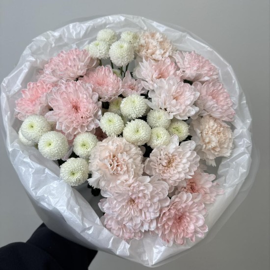 пышный букет bloom room хризантема и диантум