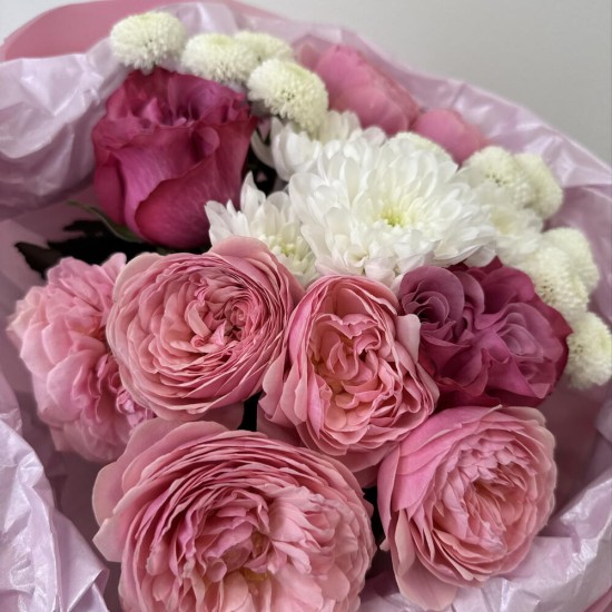 яркий букет bloom room хризантема и роза