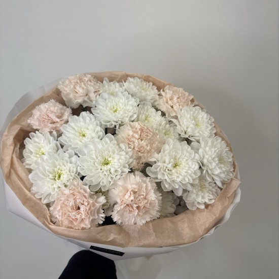 бежевый букет bloom room хризантема и диантус
