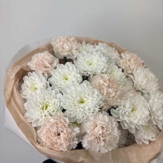 бежевый букет bloom room хризантема и диантус