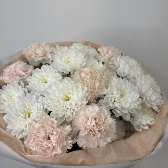 бежевый букет bloom room хризантема и диантус