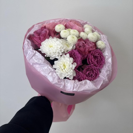 яркий букет bloom room роза и хризантема