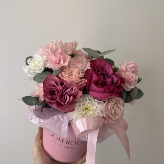 розовая композиция bloom room роза ,хризантема,диантус