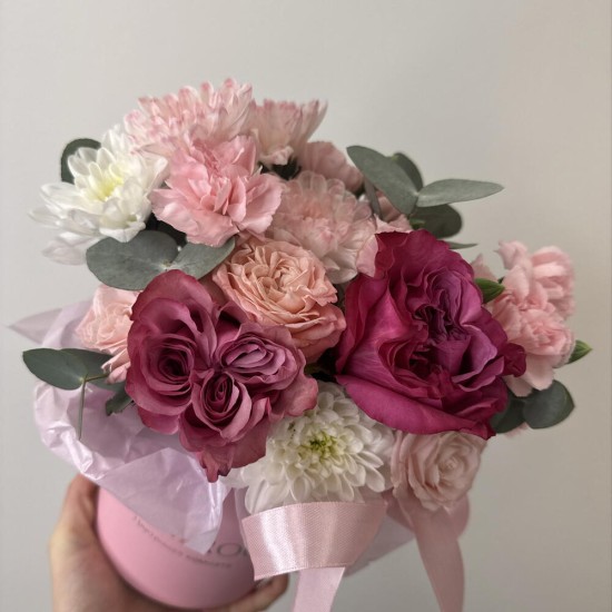 розовая композиция bloom room роза ,хризантема,диантус