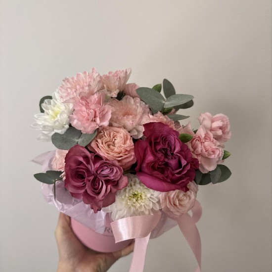 розовая композиция bloom room роза ,хризантема,диантус