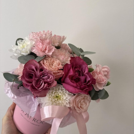 розовая композиция bloom room роза ,хризантема,диантус