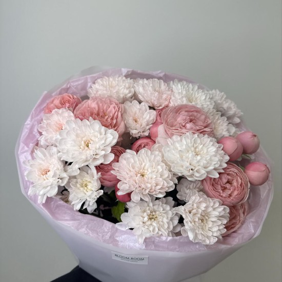 пышный букет bloom room хризантема и роза
