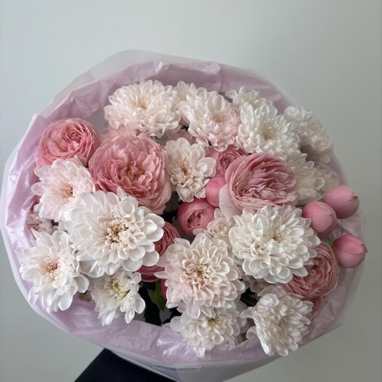 пышный букет bloom room хризантема и роза