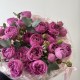 яркий букет с пионовидной розой и милым оформлением bloom room