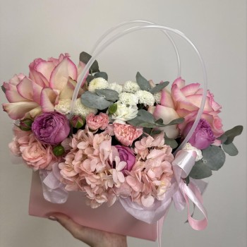 шикарная сумочка bloom room с горниезией розой и хризантемой