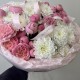 роскошный пышный букет хризантема и пионовидная роза bloom room