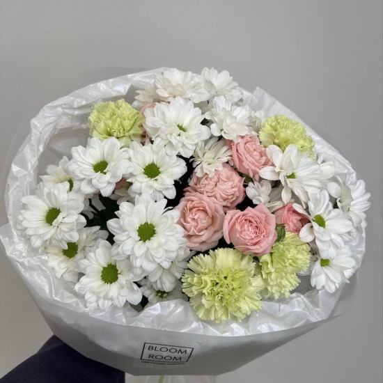 дофаминовый букет bloom room хризантема,роза и диантус