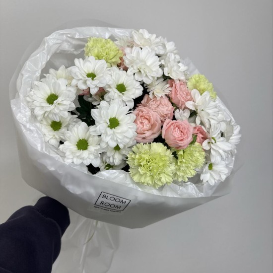 дофаминовый букет bloom room хризантема,роза и диантус
