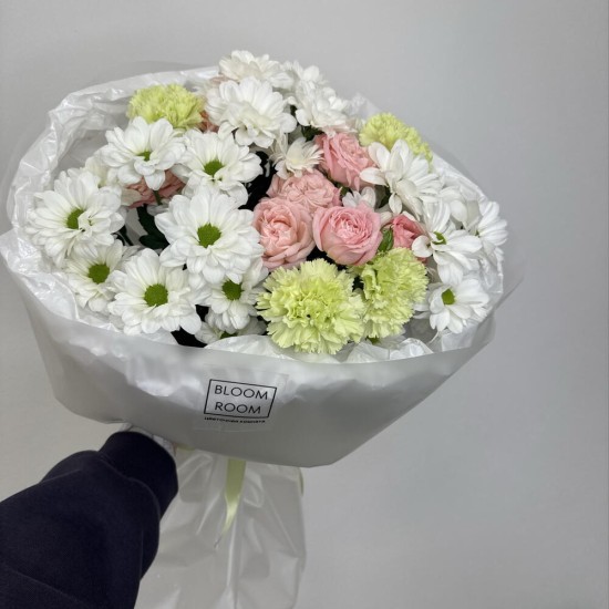 дофаминовый букет bloom room хризантема,роза и диантус