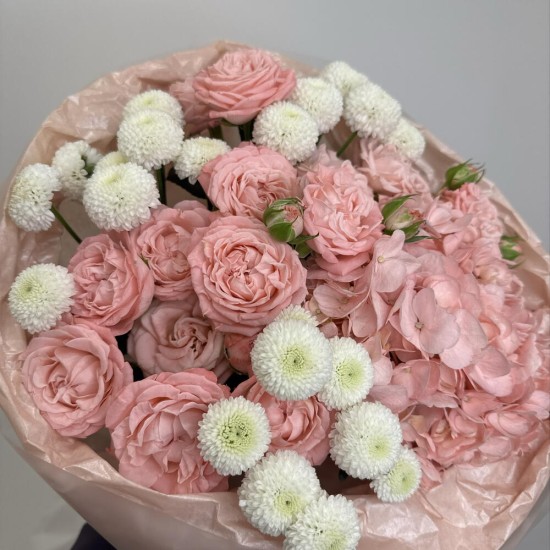 розовый букет гортензия и роза bloom room