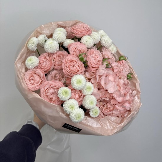 розовый букет гортензия и роза bloom room