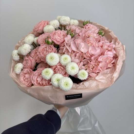 розовый букет гортензия и роза bloom room
