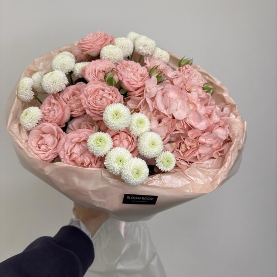 розовый букет гортензия и роза bloom room