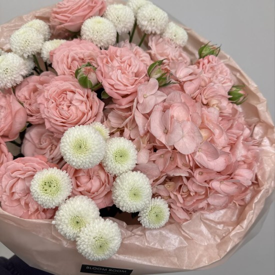 розовый букет гортензия и роза bloom room