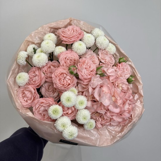 розовый букет гортензия и роза bloom room