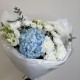 букет бабочка с гортензией и хризантемой bloom room