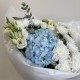 букет бабочка с гортензией и хризантемой bloom room