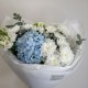 букет бабочка с гортензией и хризантемой bloom room