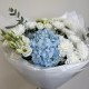 букет бабочка с гортензией и хризантемой bloom room