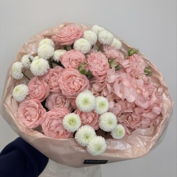 wow букет bloom room гортензия,роза и хризантема