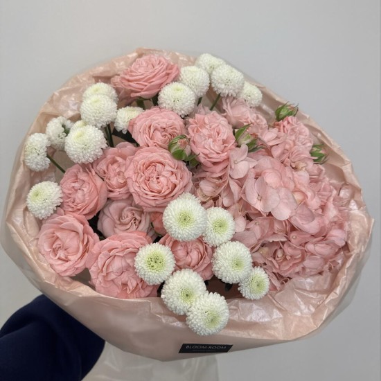 wow букет bloom room гортензия,роза и хризантема