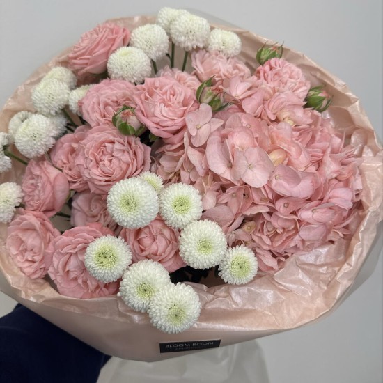wow букет bloom room гортензия,роза и хризантема