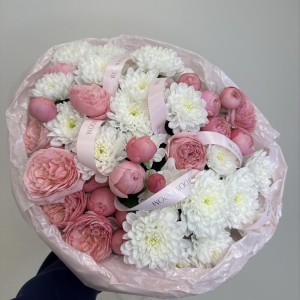 воздушный букет bloom room  хризантема и роза