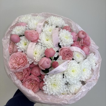 воздушный букет bloom room  хризантема и роза