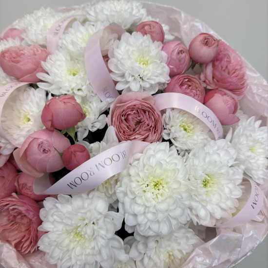 воздушный букет bloom room  хризантема и роза