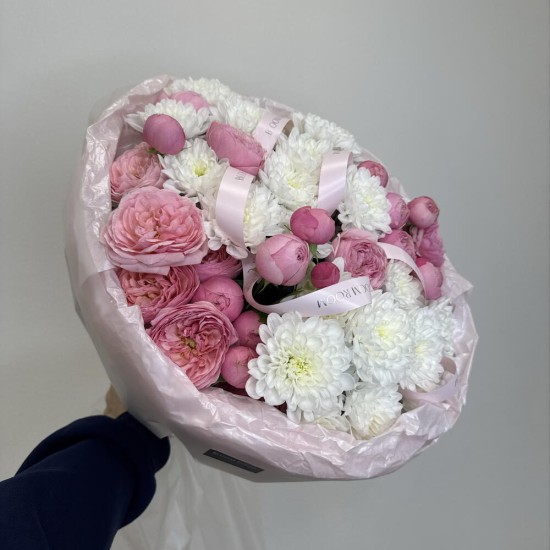 воздушный букет bloom room  хризантема и роза