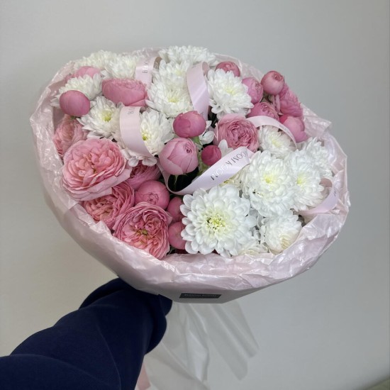 воздушный букет bloom room  хризантема и роза