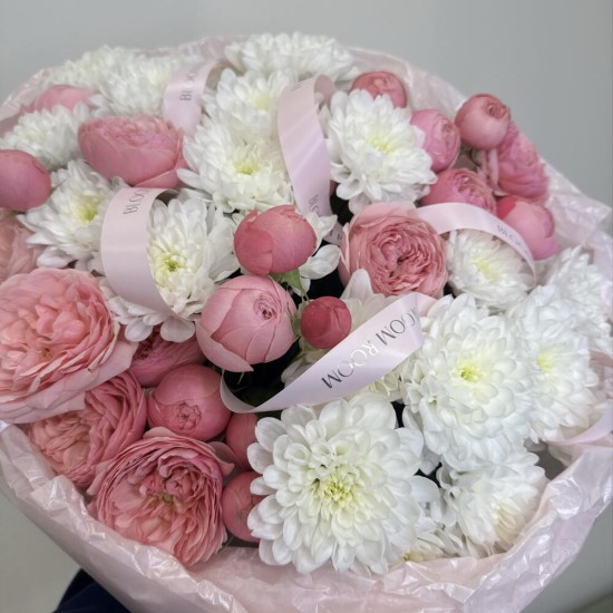 воздушный букет bloom room  хризантема и роза
