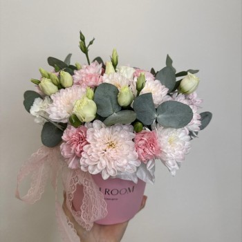 милая коробочка bloom room хризантема,эустома и диантус