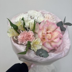 букет-комплимет bloom room роза,хризантема и диантус