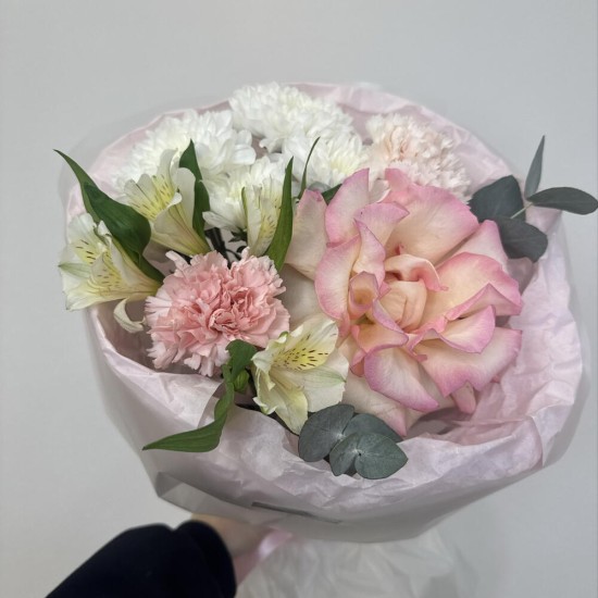букет-комплимет bloom room роза,хризантема и диантус