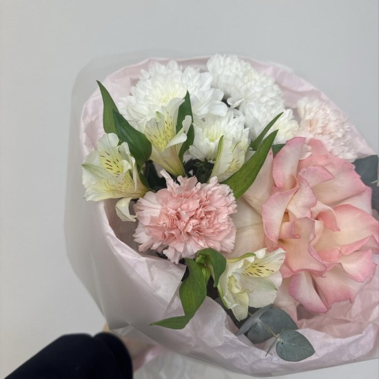 букет-комплимет bloom room роза,хризантема и диантус