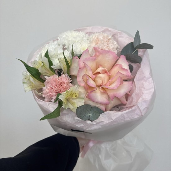 букет-комплимет bloom room роза,хризантема и диантус