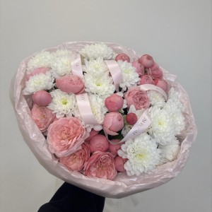 шикарный букет bloom room роза и хризантема