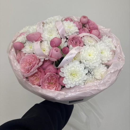 шикарный букет bloom room роза и хризантема