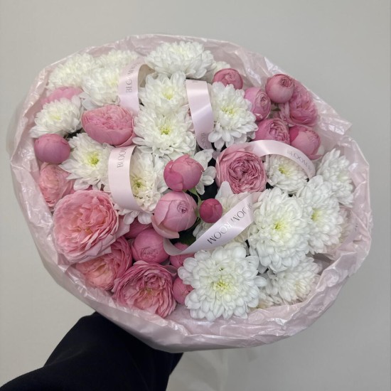 шикарный букет bloom room роза и хризантема