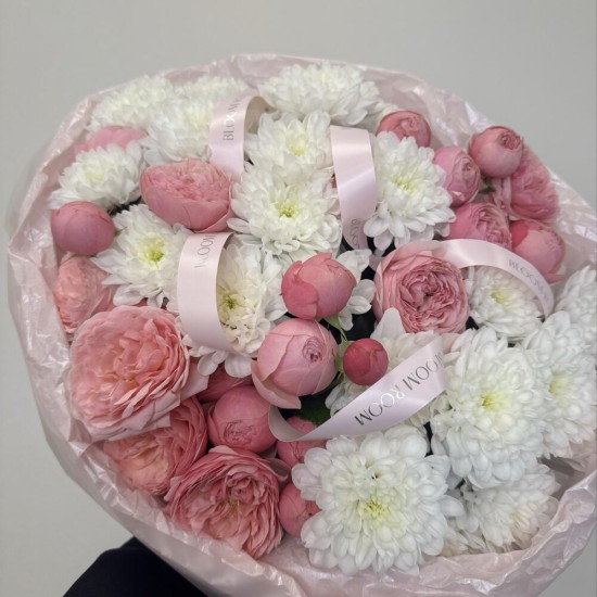 шикарный букет bloom room роза и хризантема