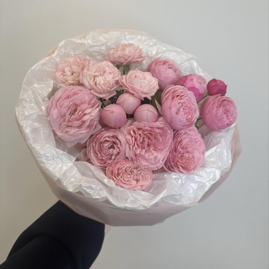 нежный букет bloom room из кустовых роз
