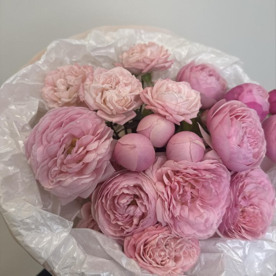 нежный букет bloom room из кустовых роз