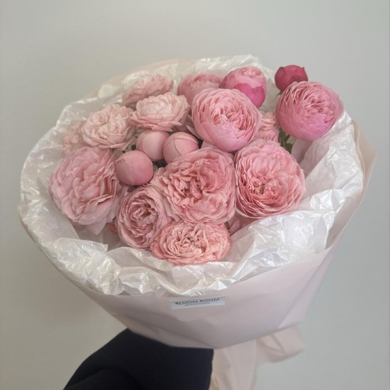 нежный букет bloom room из кустовых роз