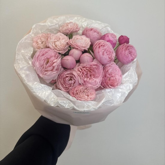 нежный букет bloom room из кустовых роз